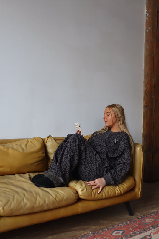 Black Leopard Bow Crewneck